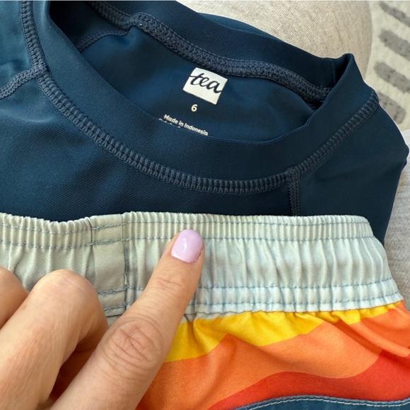 Tea Collection Rash Guard & Trunks - Picture 5 of 10